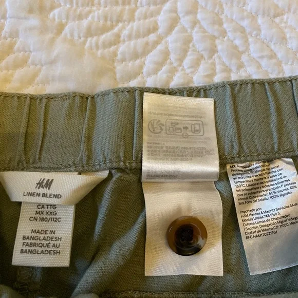 H&M army green, size XXL flat front shorts. - Picture 3 of 5